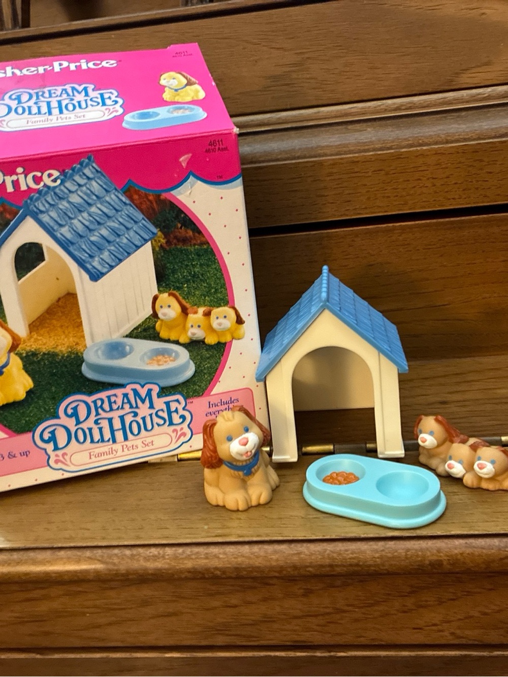 Dream Dollhouse Family Pets Set Dog Pups Complete w/ Box 1994 Fisher Price 4611